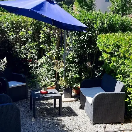 Charmant Studio Avec Jardinet شقة *