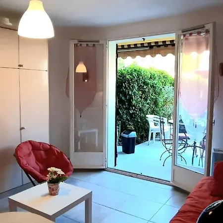 Charmant Studio Avec Jardinet شقة *